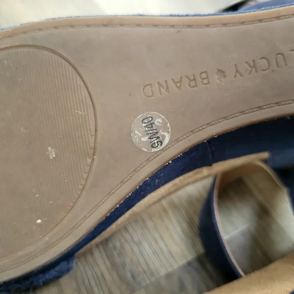 Lucky Brand Kennette Blue Suede Wedge Heels Sandals Size 9W Wide Ankle Strap - Picture 10 of 10